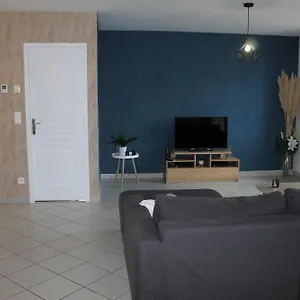 maison-vue-chaine-des-puys.hotels-rhonealpes.com/